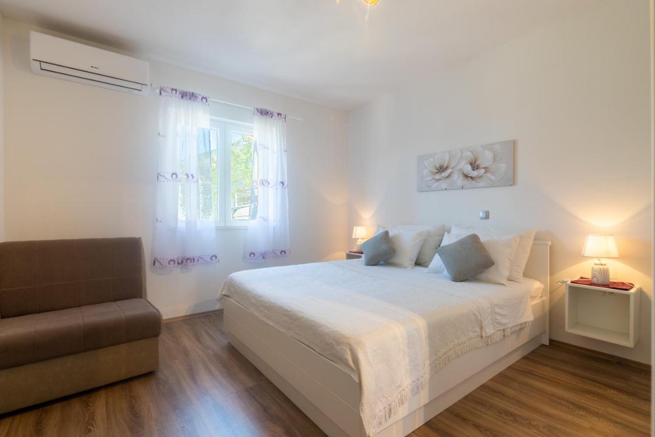 Apartments With A Parking Space Ivan Dolac, Hvar - 15784 Exterior photo