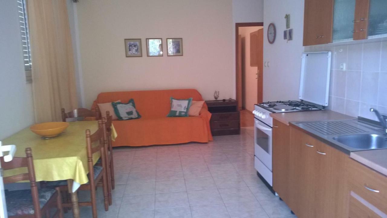 Apartments With A Parking Space Ivan Dolac, Hvar - 15784 Exterior photo